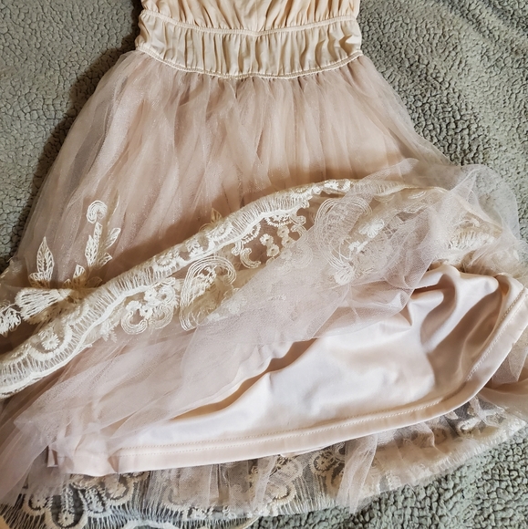 PINKY LACE BLUSH DRESS - Picture 4 of 7